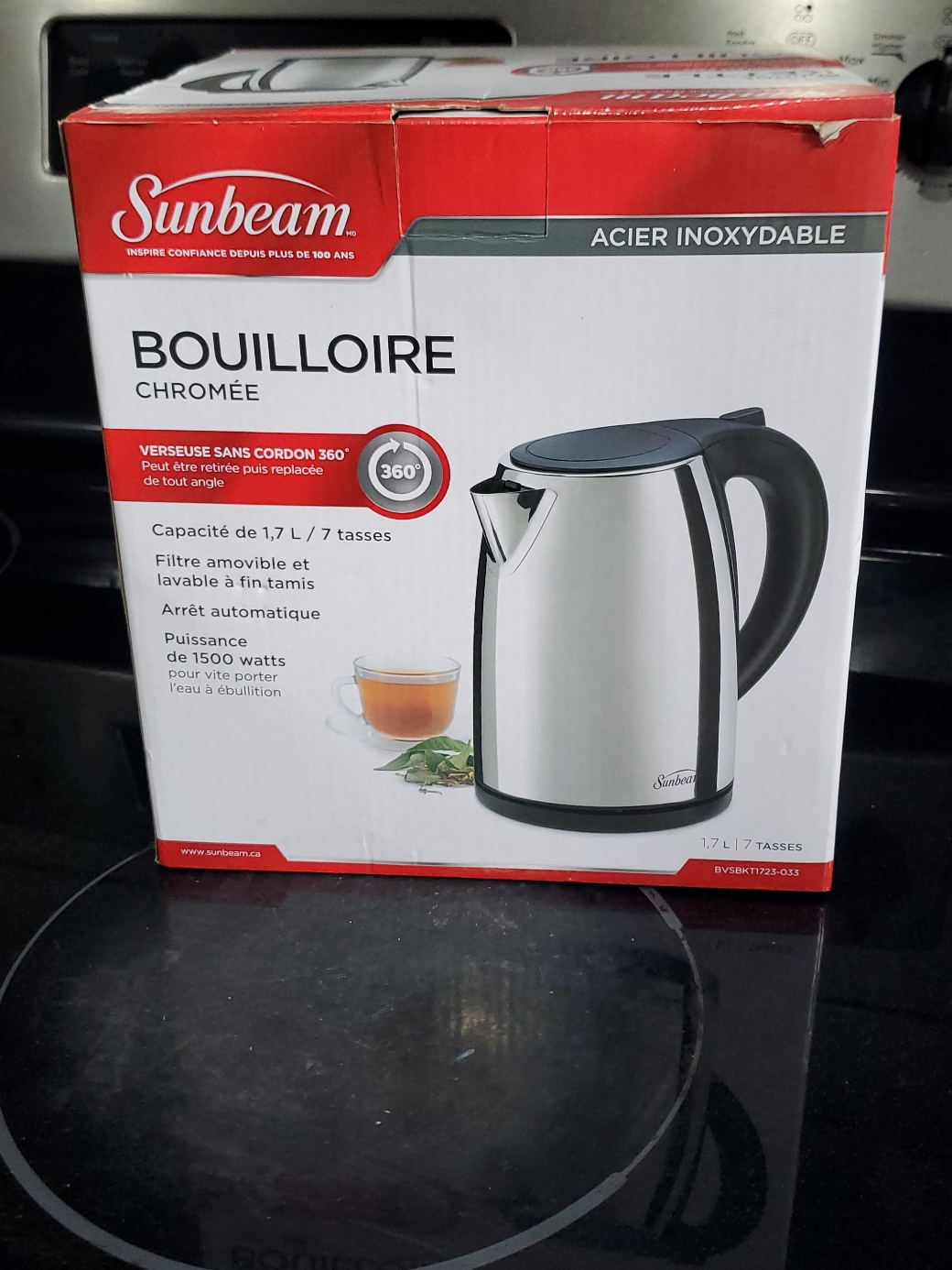 Sunbeam Bouilloire Chrome Kettle - New in Box! thumbnail