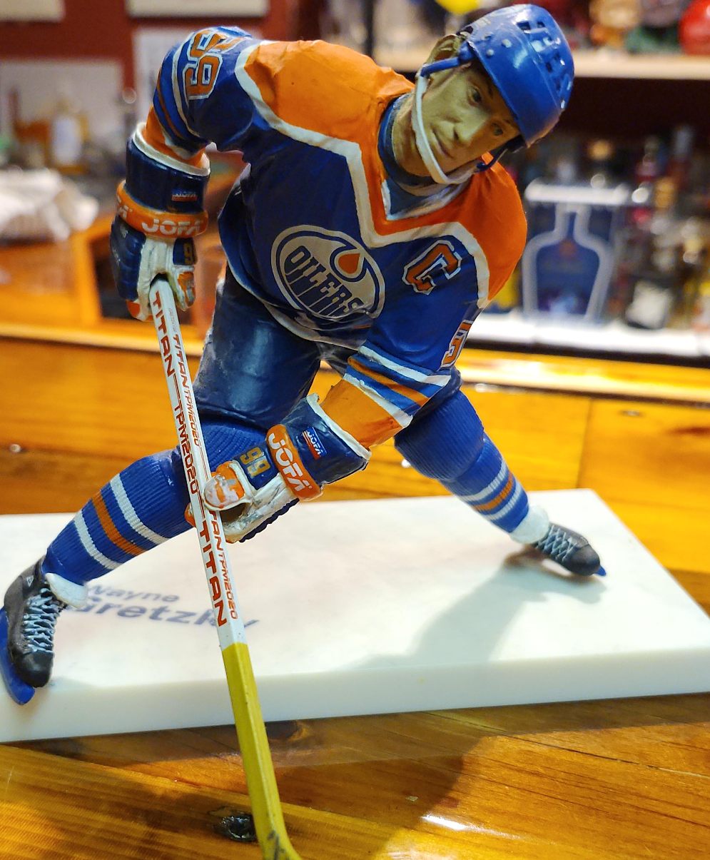 Wayne Gretzky Oilers Figurine thumbnail