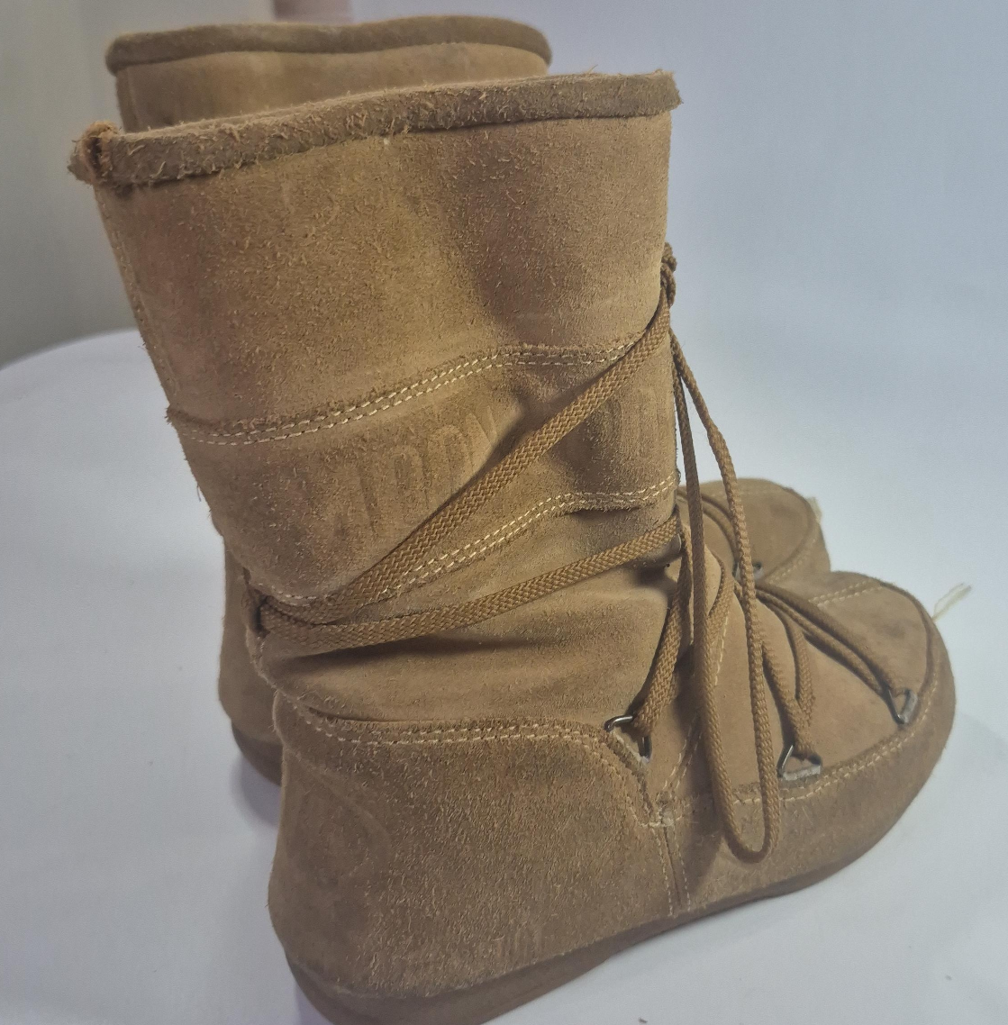 moonboots authentic Suede Winter Boots - Size 2.5 thumbnail