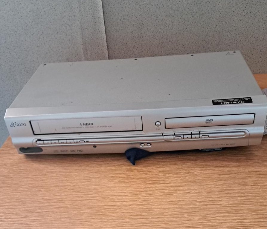 SV2000 DVD/VCR Combo Player thumbnail