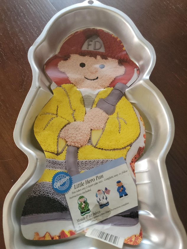 Wilton Little Hero Pan Cake Mold thumbnail