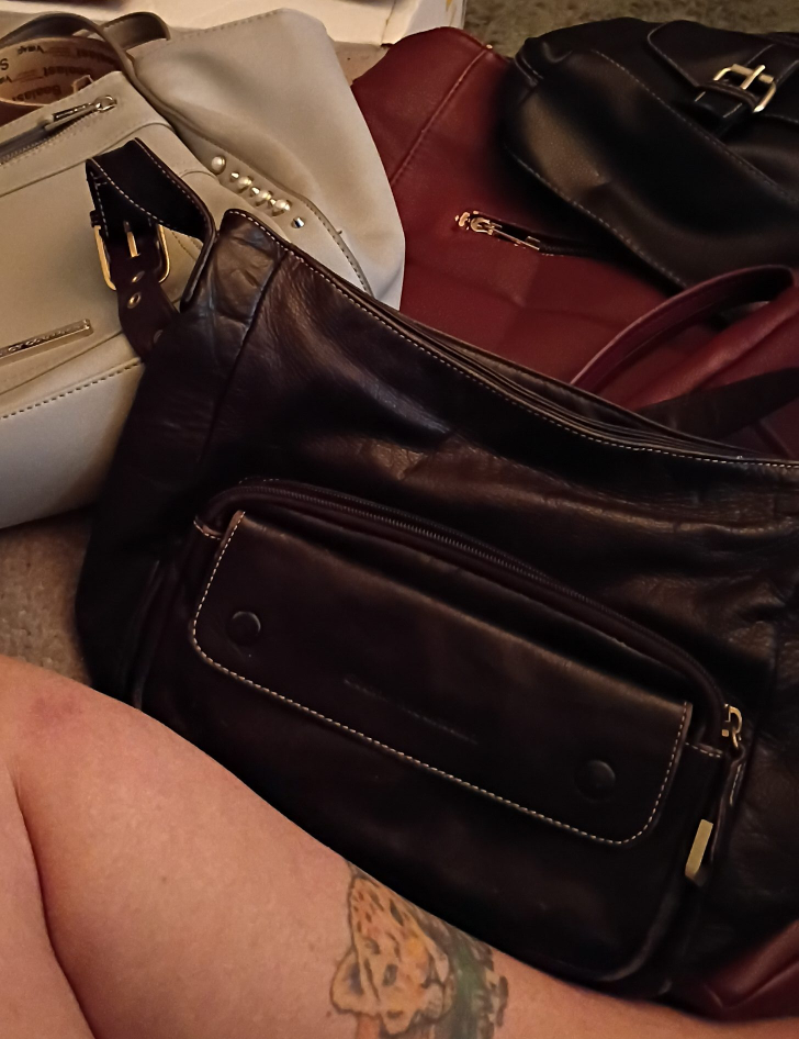 Lot of assorted handbags