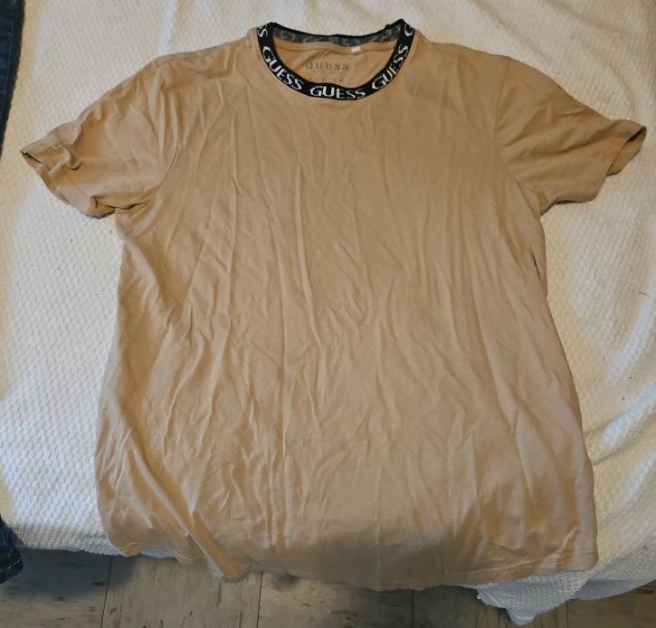 Guess T-shirt - size Large thumbnail
