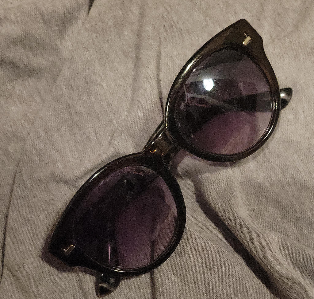 Sunglasses thumbnail