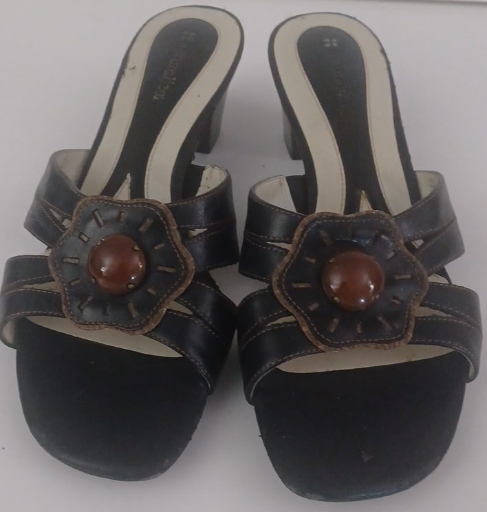 Naturalizer Black Leather Flower Detail Heels - Size 8 thumbnail