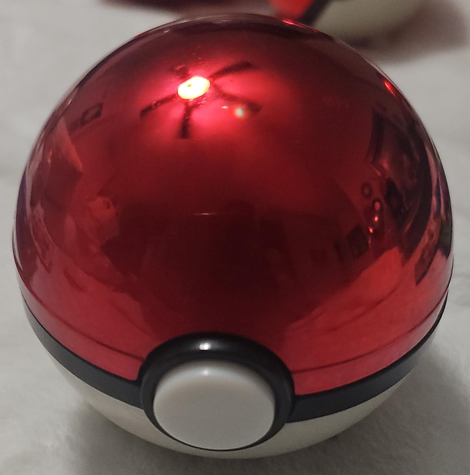 Red and White Pokeball thumbnail