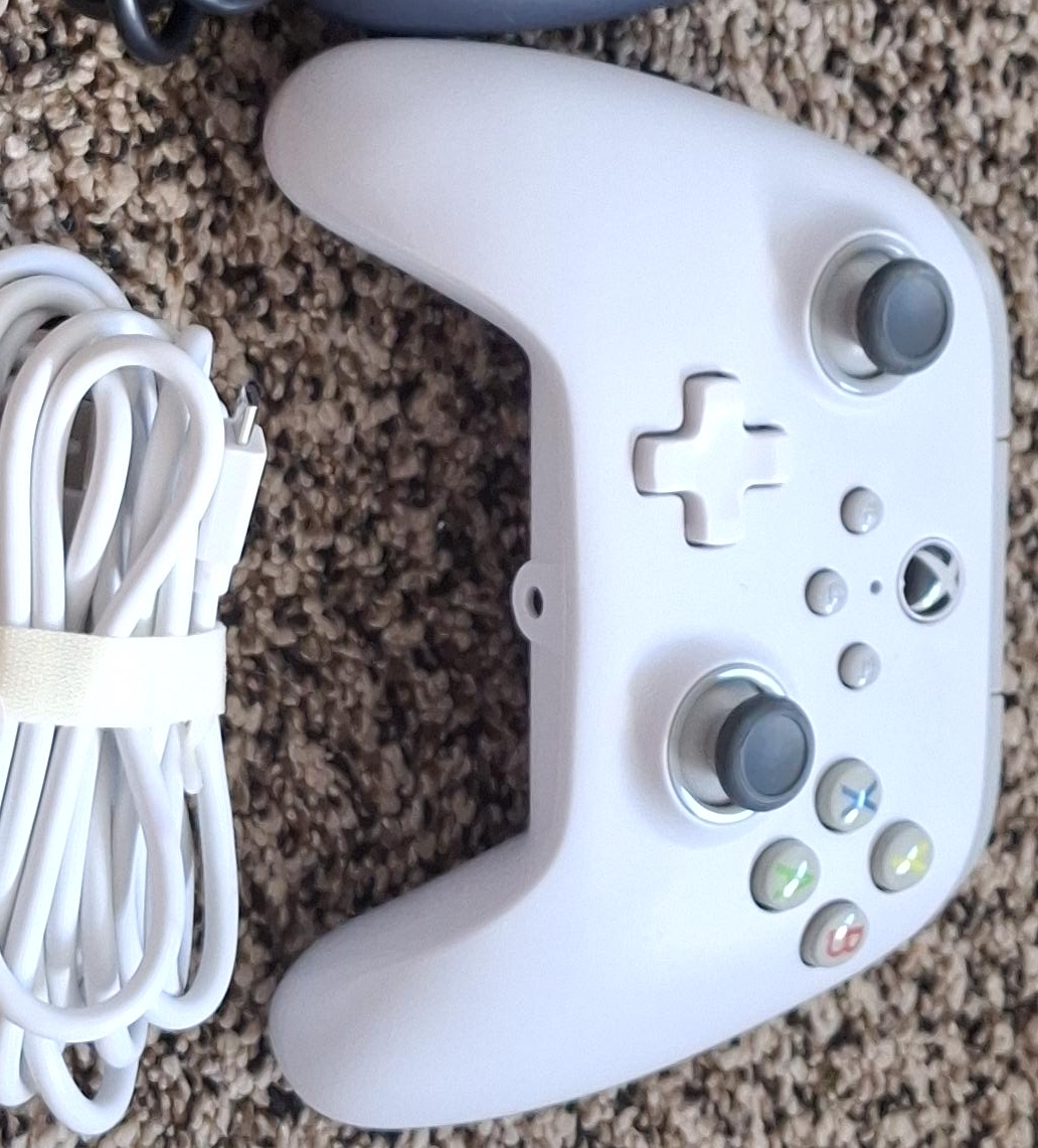 White Xbox Wired Controller + Cable thumbnail
