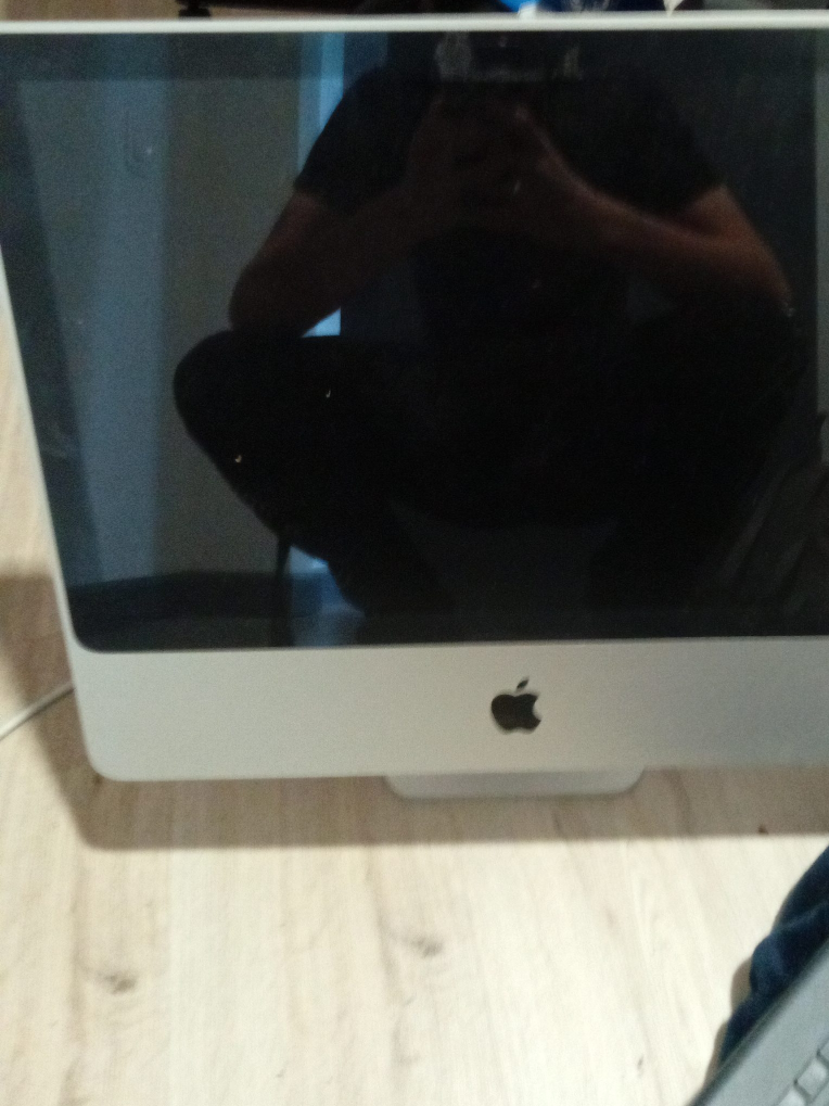 Apple iMac Desktop Computer thumbnail