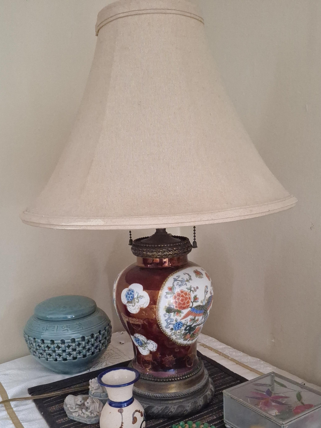 Vintage Floral Table Lamp thumbnail