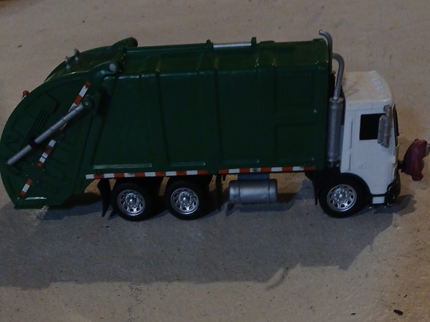 Toy Garbage Truck - Green thumbnail