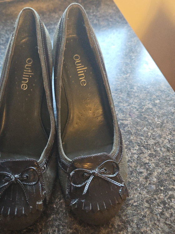 Outline Olive Green Heels thumbnail