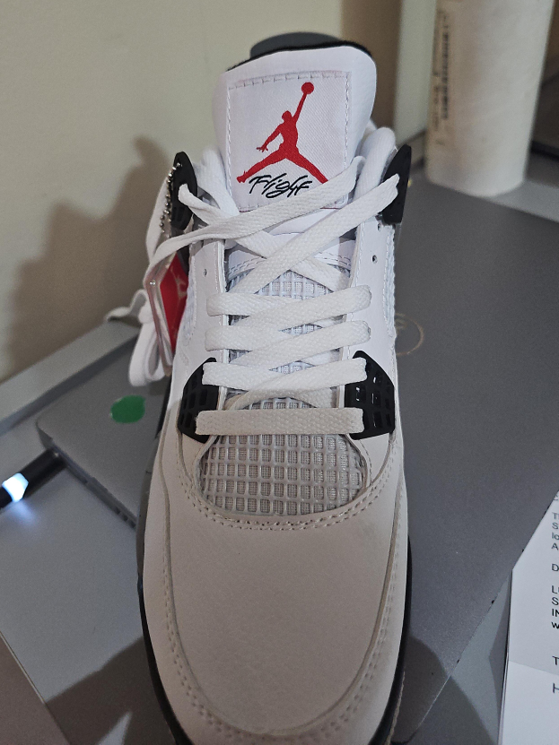 Air Jordan 4 Retro - Size 8.5 thumbnail