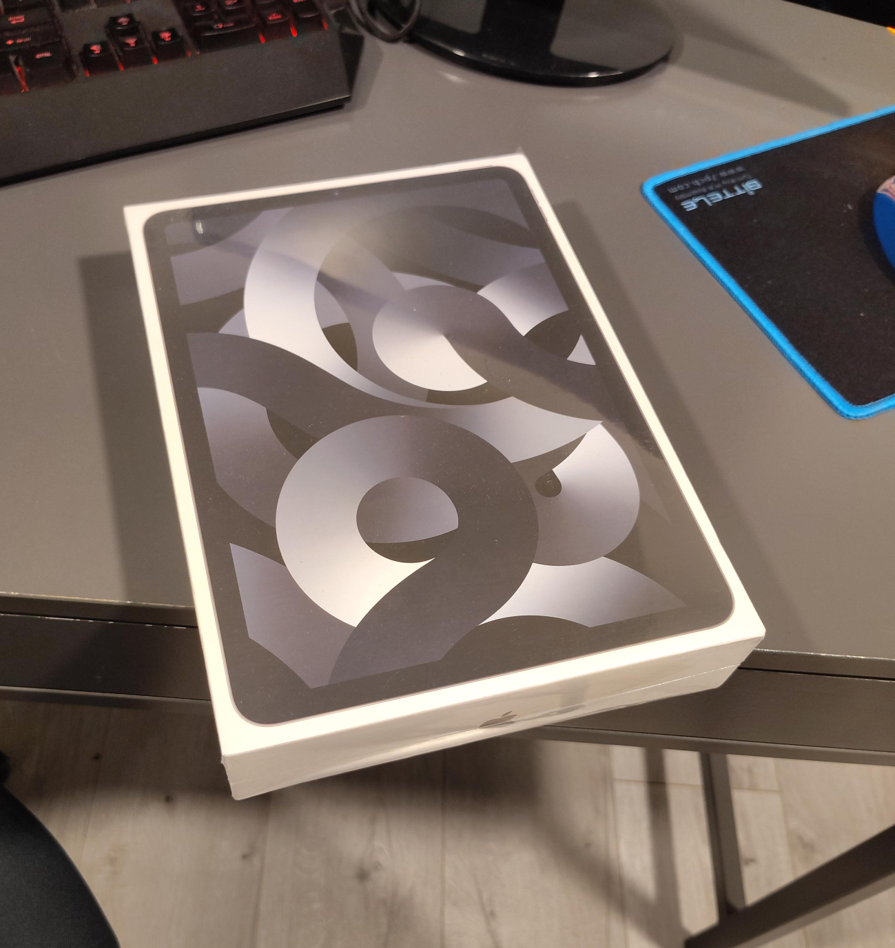 New iPad Air (5th Gen) 64GB Space Gray thumbnail