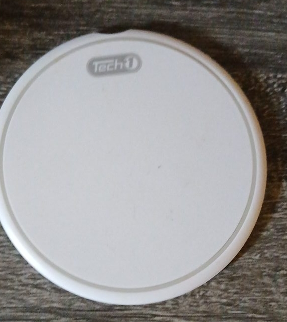 Tech1 White Wireless Charging Pad thumbnail