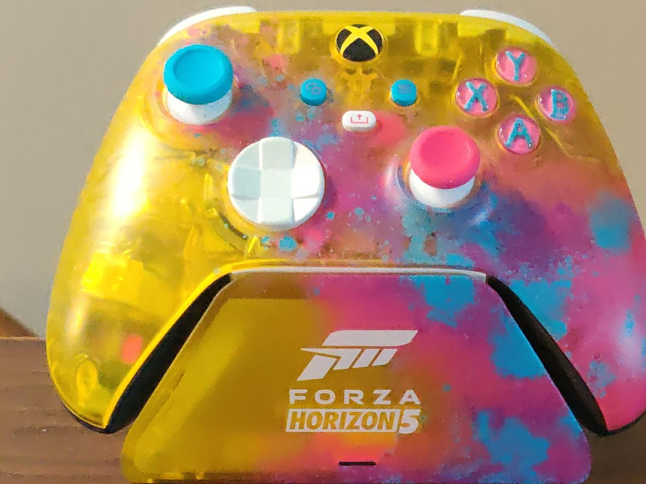 Xbox Forza Horizon 5 Limited Edition Controller + Razor Stand