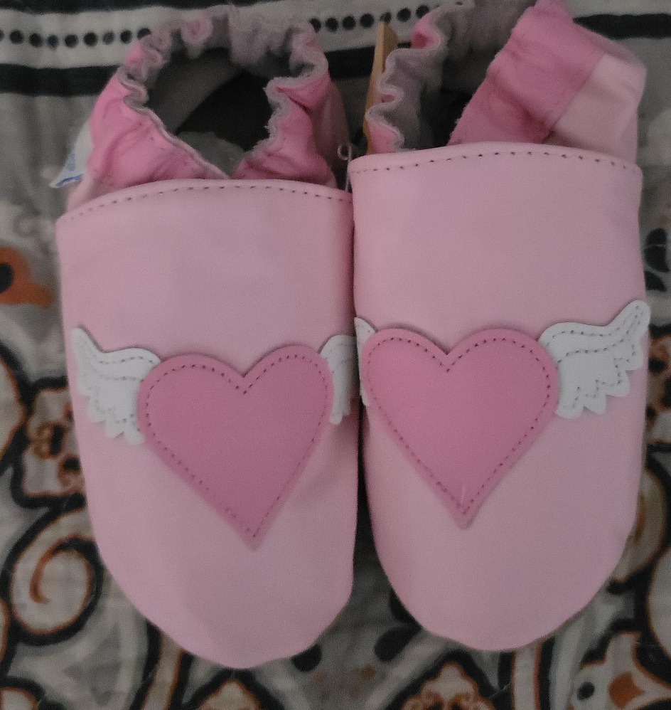 Robeez Pink Heart Baby Booties (sz 18-24 mths) thumbnail