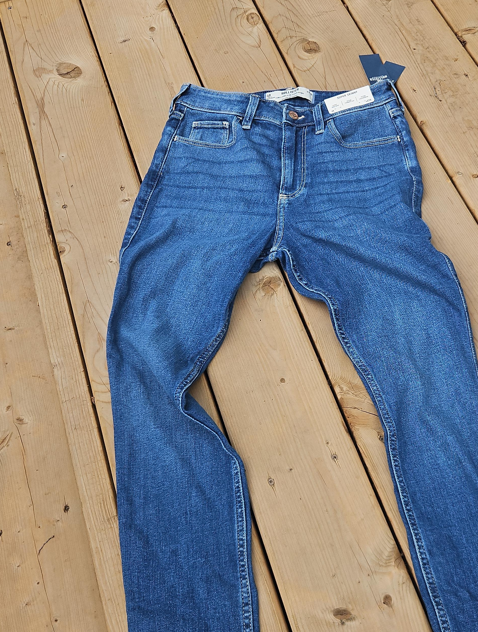 Hollister Super Skinny Jeans - Size 27R thumbnail