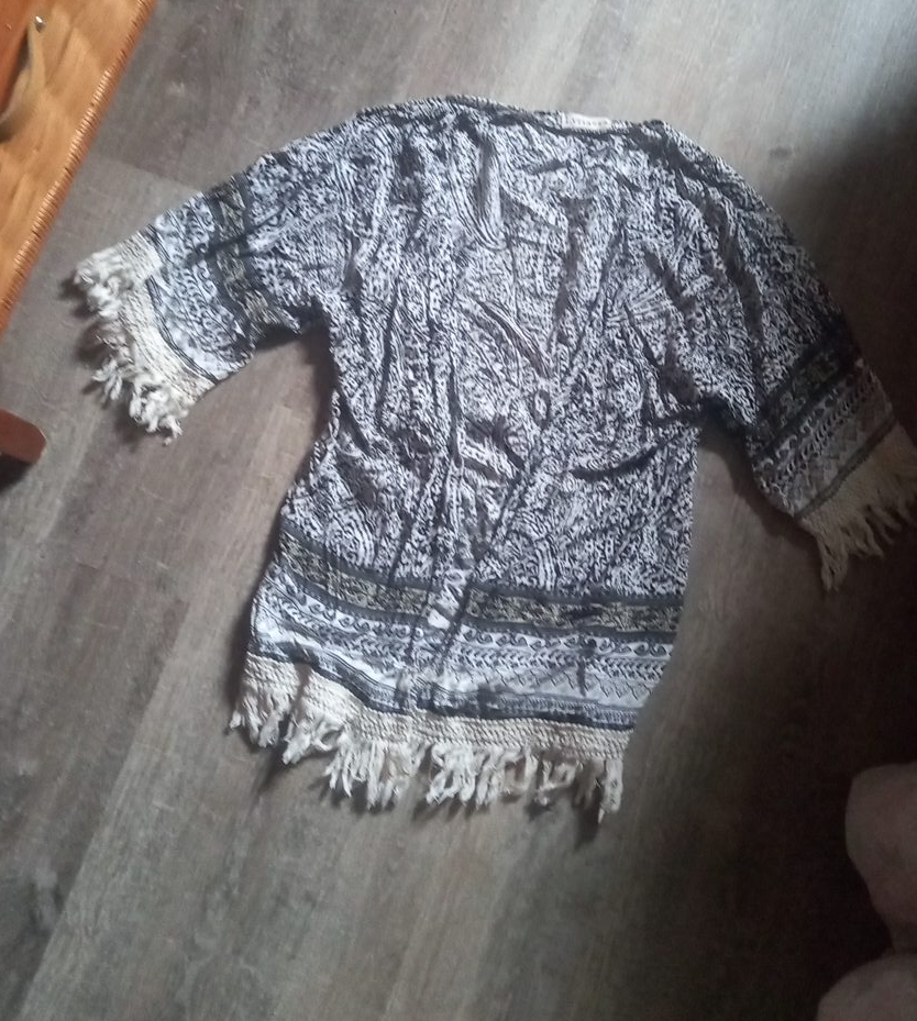Patterned Kimono with Fringe thumbnail