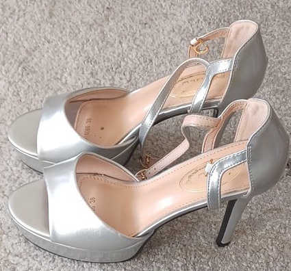 Silver Heels - Size 7.5 thumbnail