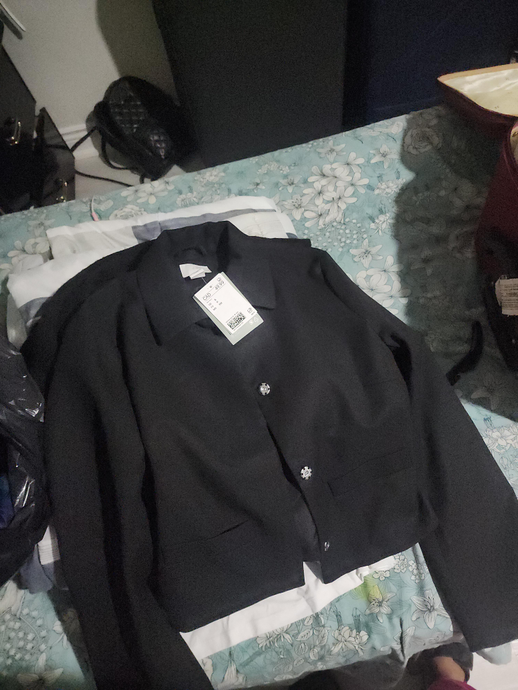 H&M Black Cropped Blazer - Size 6 thumbnail