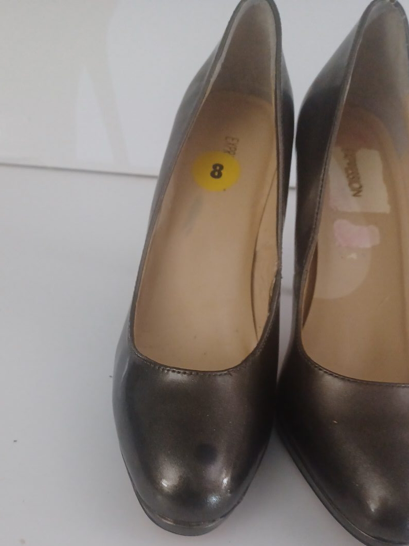 Expression Heels - Size 8 Brand new thumbnail