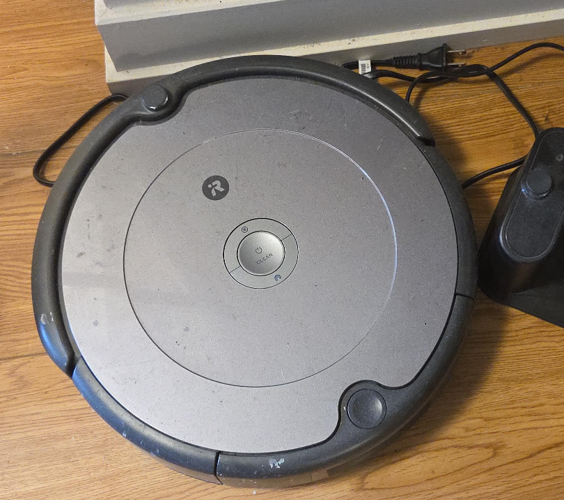 iRobot Roomba Vacuum Cleaner thumbnail