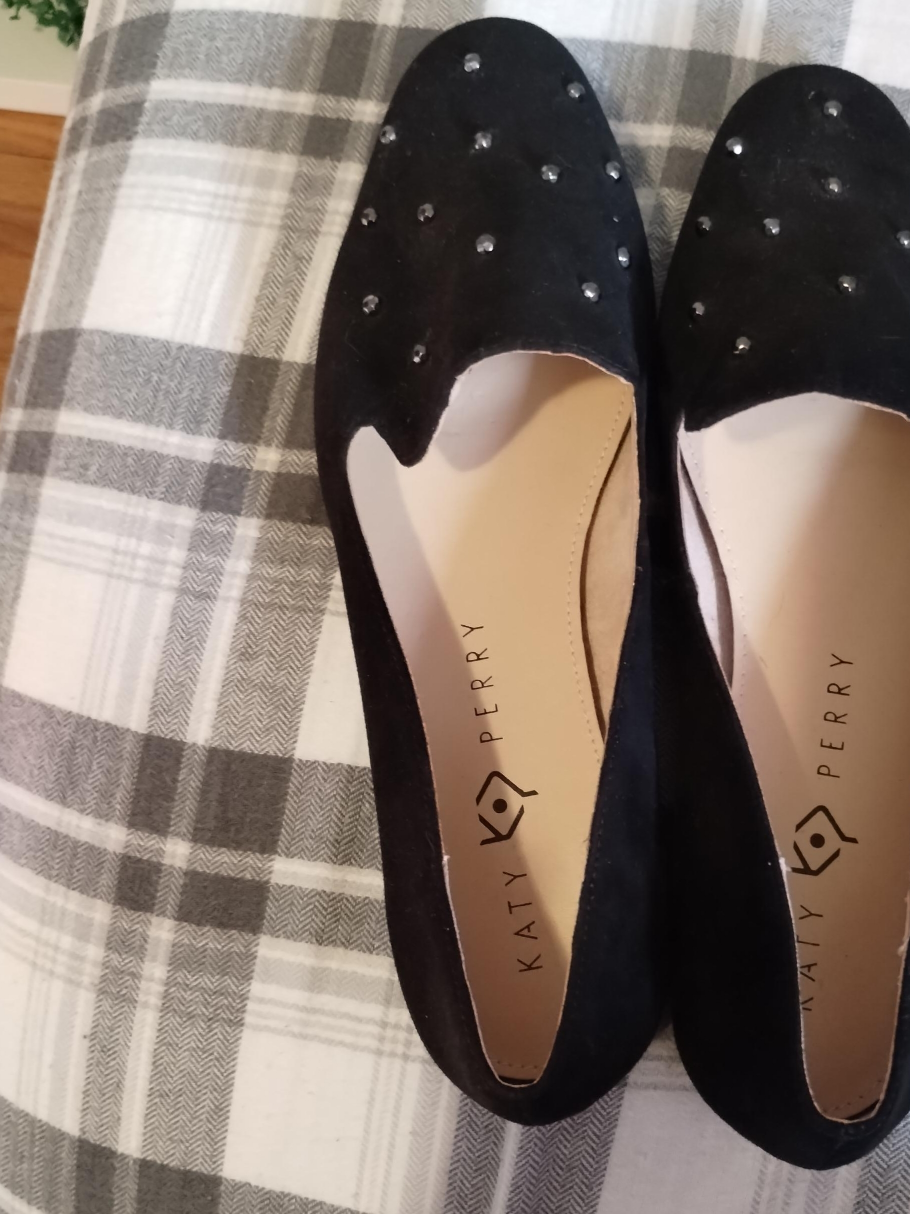 Katy Perry Black Flats thumbnail