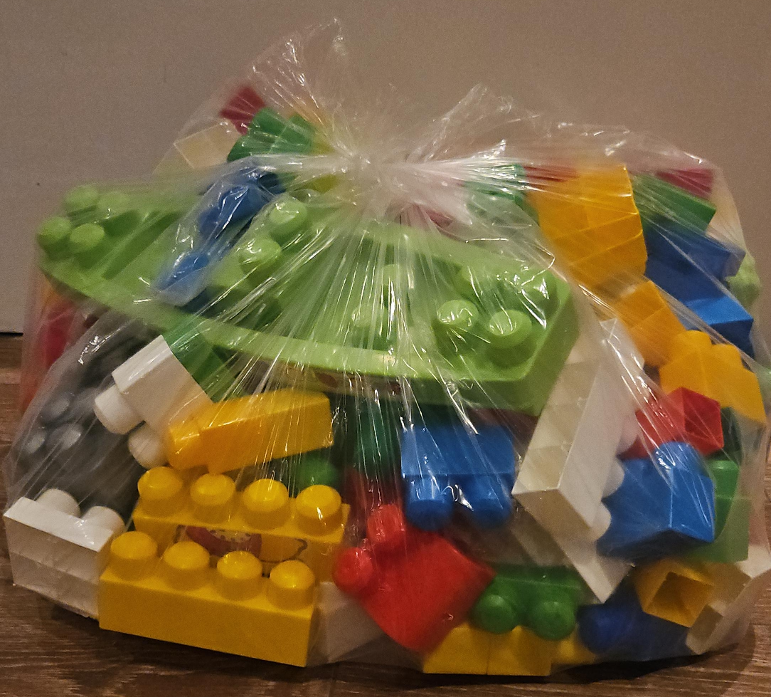 Bag of assorted building blocks