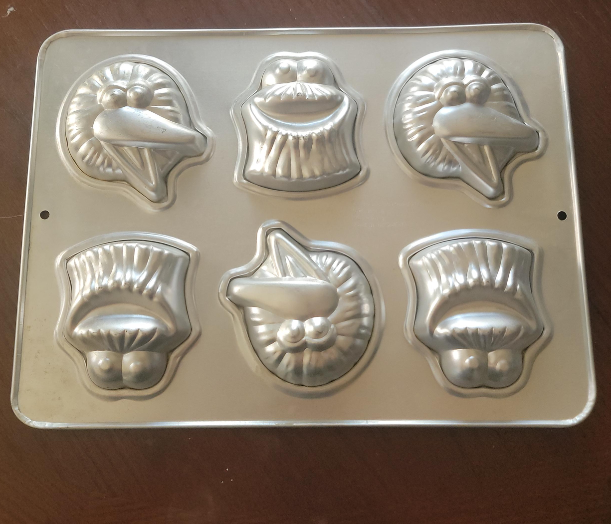 Sesame Street Character Cake Pan thumbnail