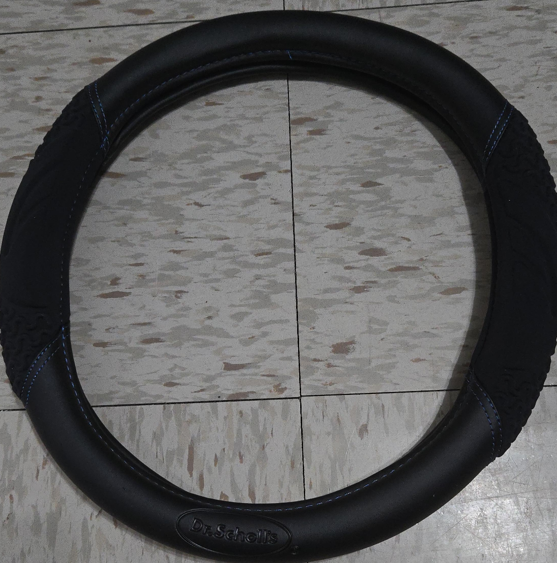 Dr. Scholl's Steering Wheel Cover - Black thumbnail