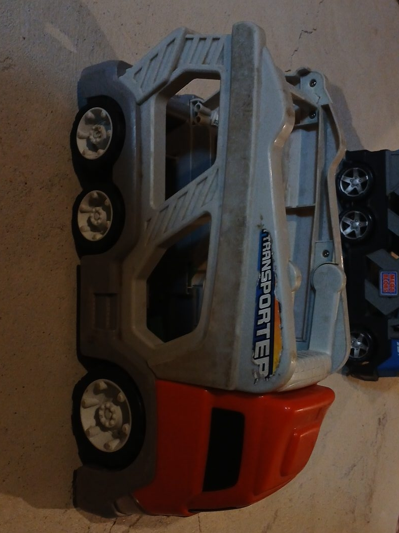 Mega Bloks Transporter Truck thumbnail