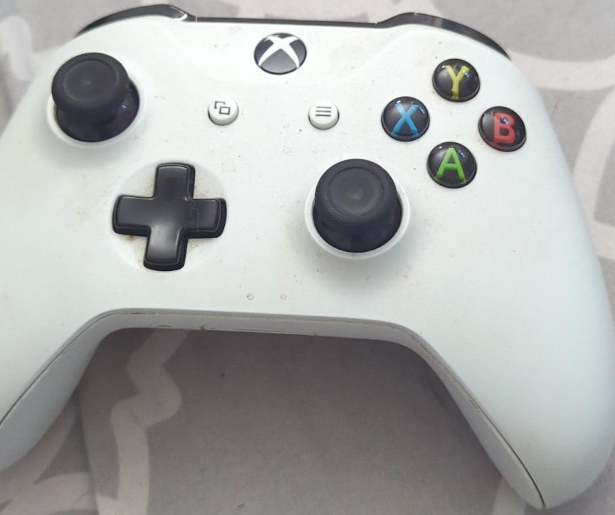 Xbox One White Wireless Controller
