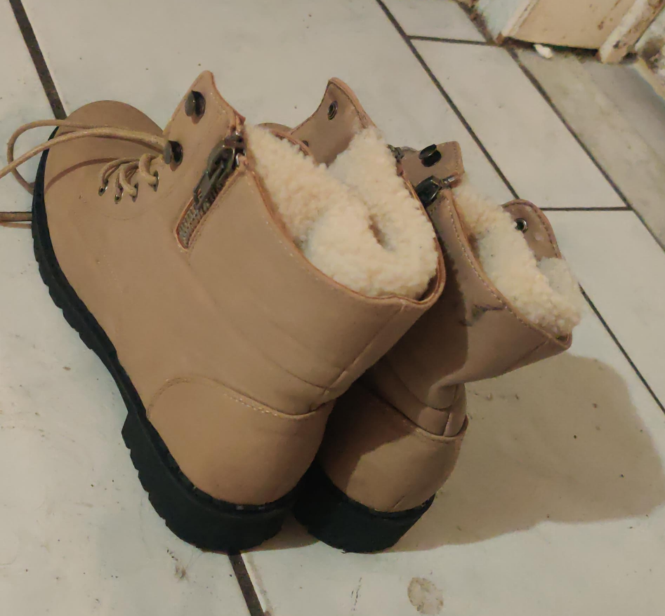 Beige Winter Boots with Fur Lining thumbnail