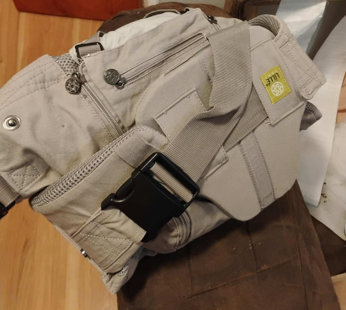 LILLEbaby Baby Carrier - Excellent Condition! thumbnail