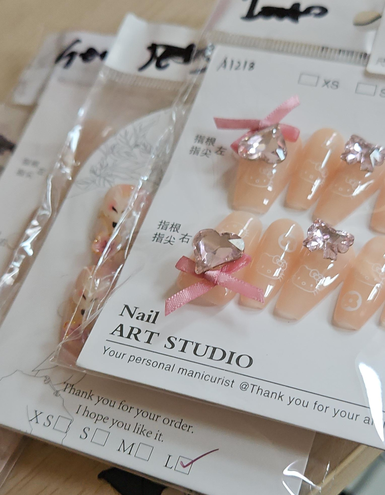 Nail Art Studio Hello Kitty Press-On Nails - Size L thumbnail