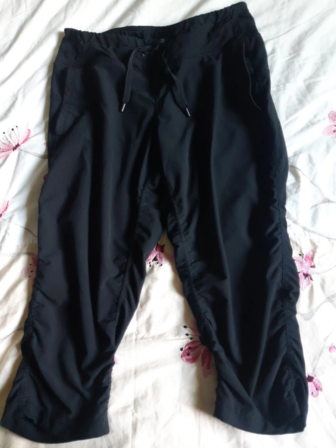 NEW Kirkland Signature Black Capri Pants - Size M thumbnail