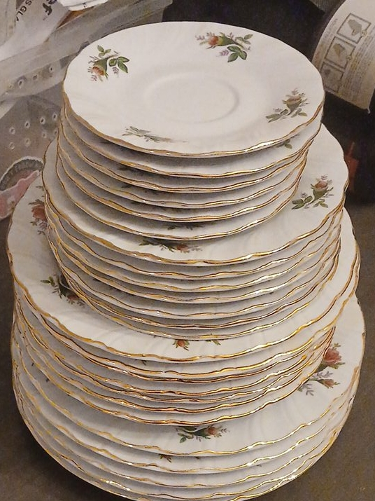 Lynns Fine China Saucers & Tea Cups