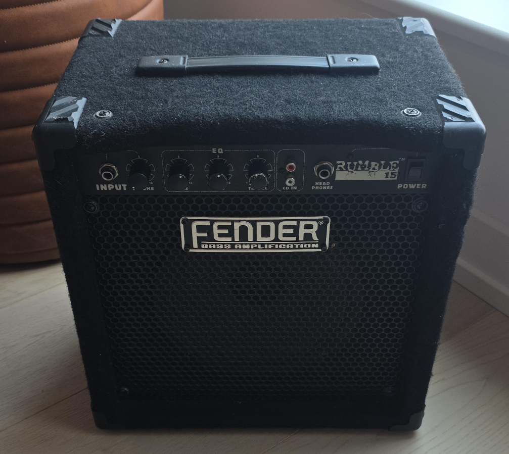 Fender Rumble 15 Bass Amplifier thumbnail