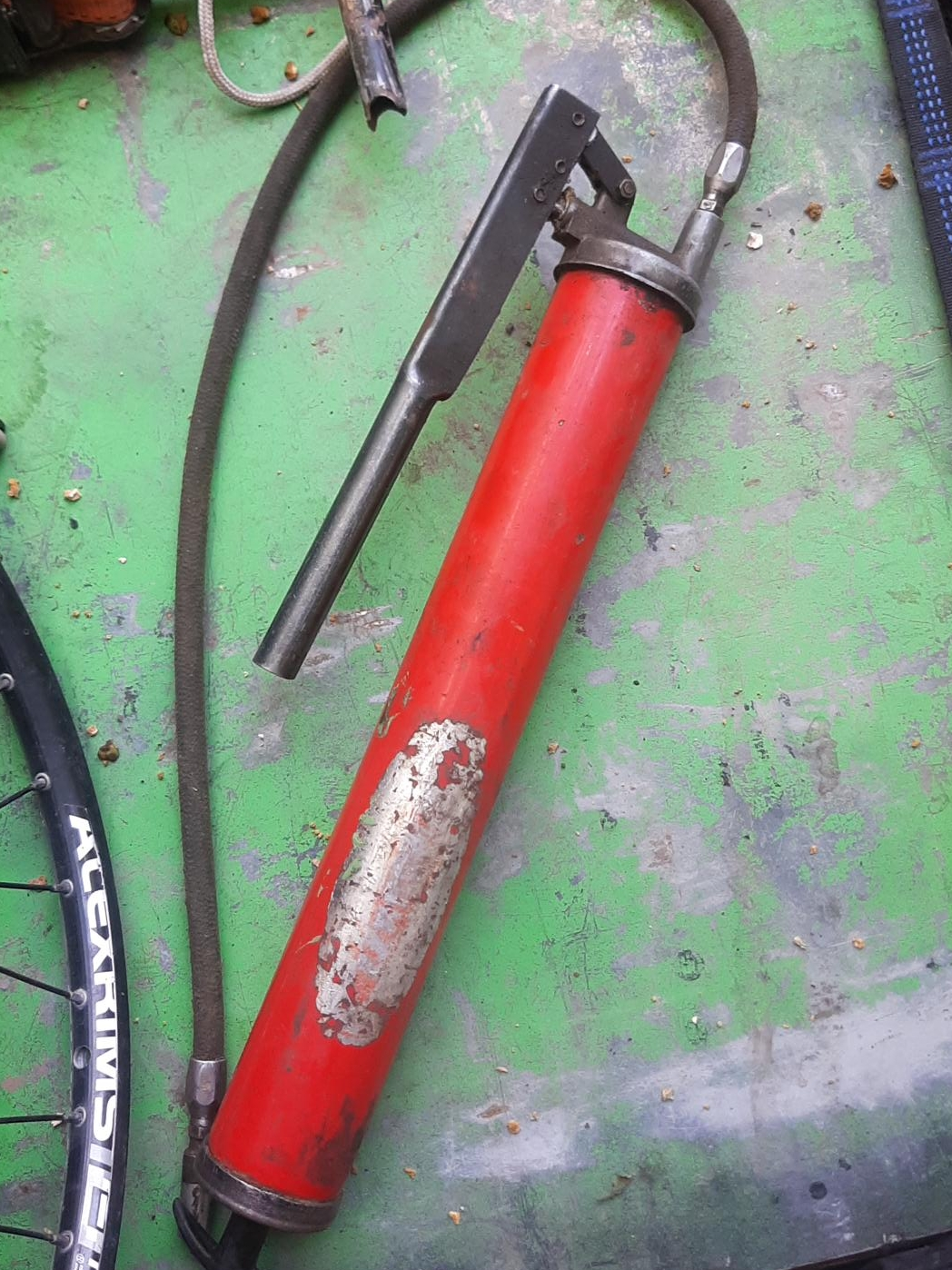 Red Grease Gun thumbnail