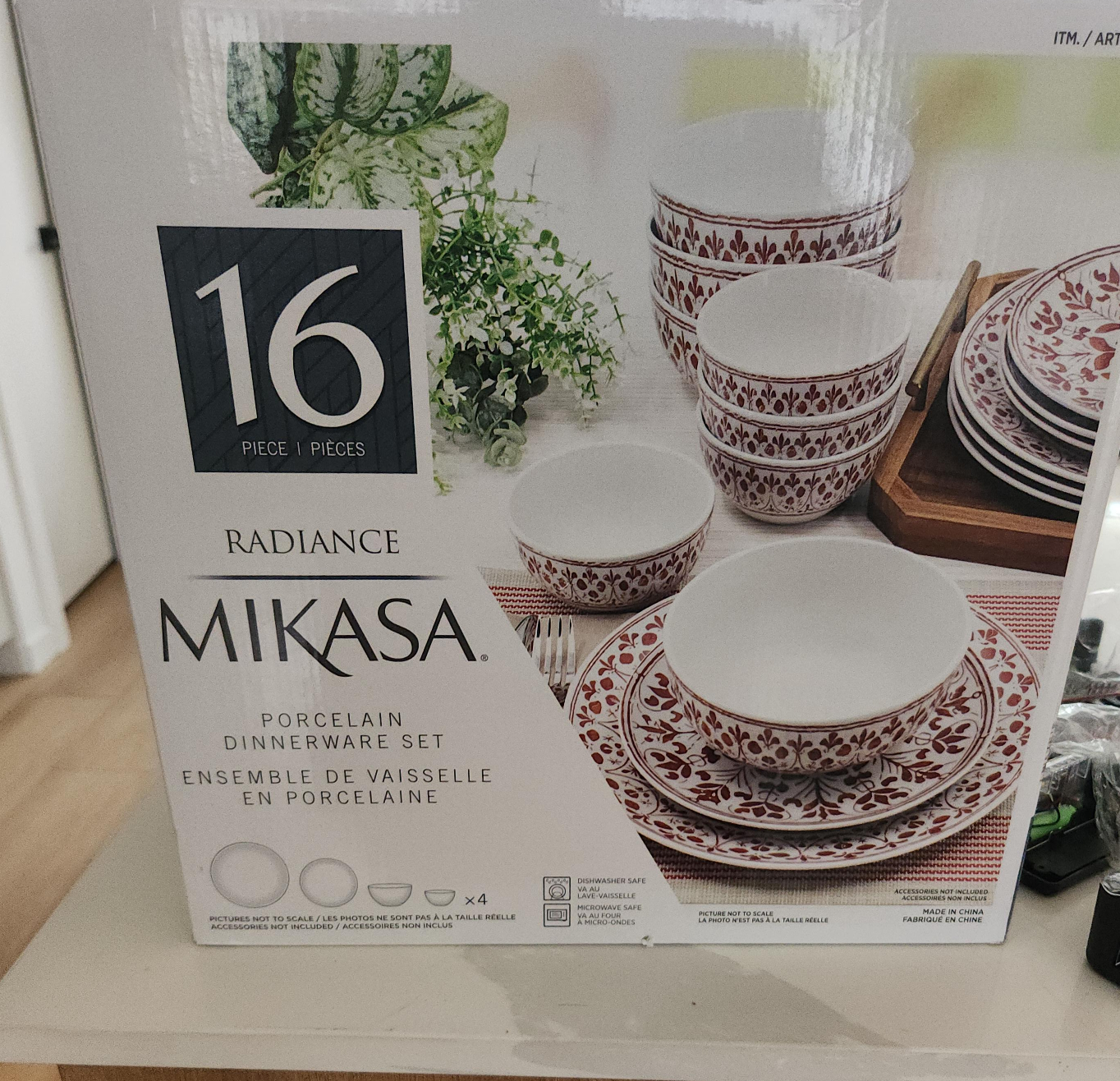Mikasa Radiance 16-Piece Porcelain Dinnerware Set