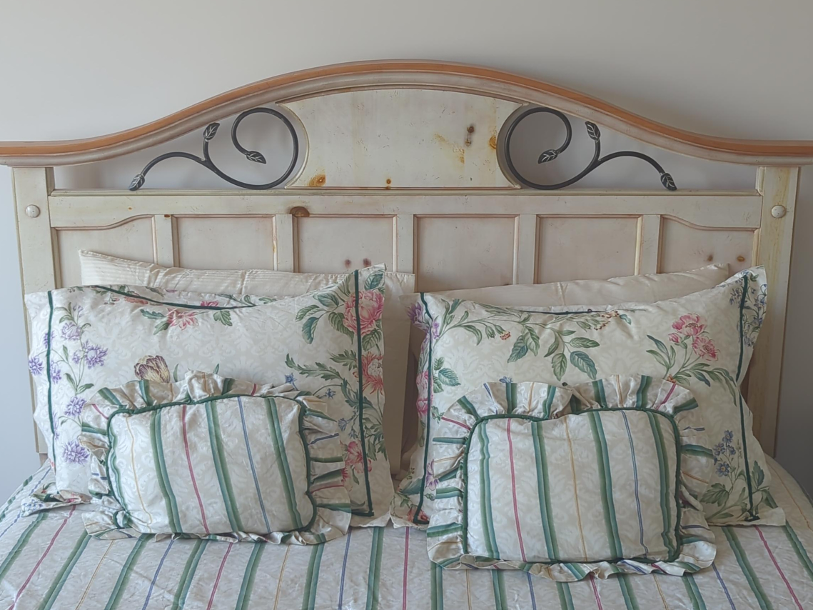 White wash Headboard thumbnail