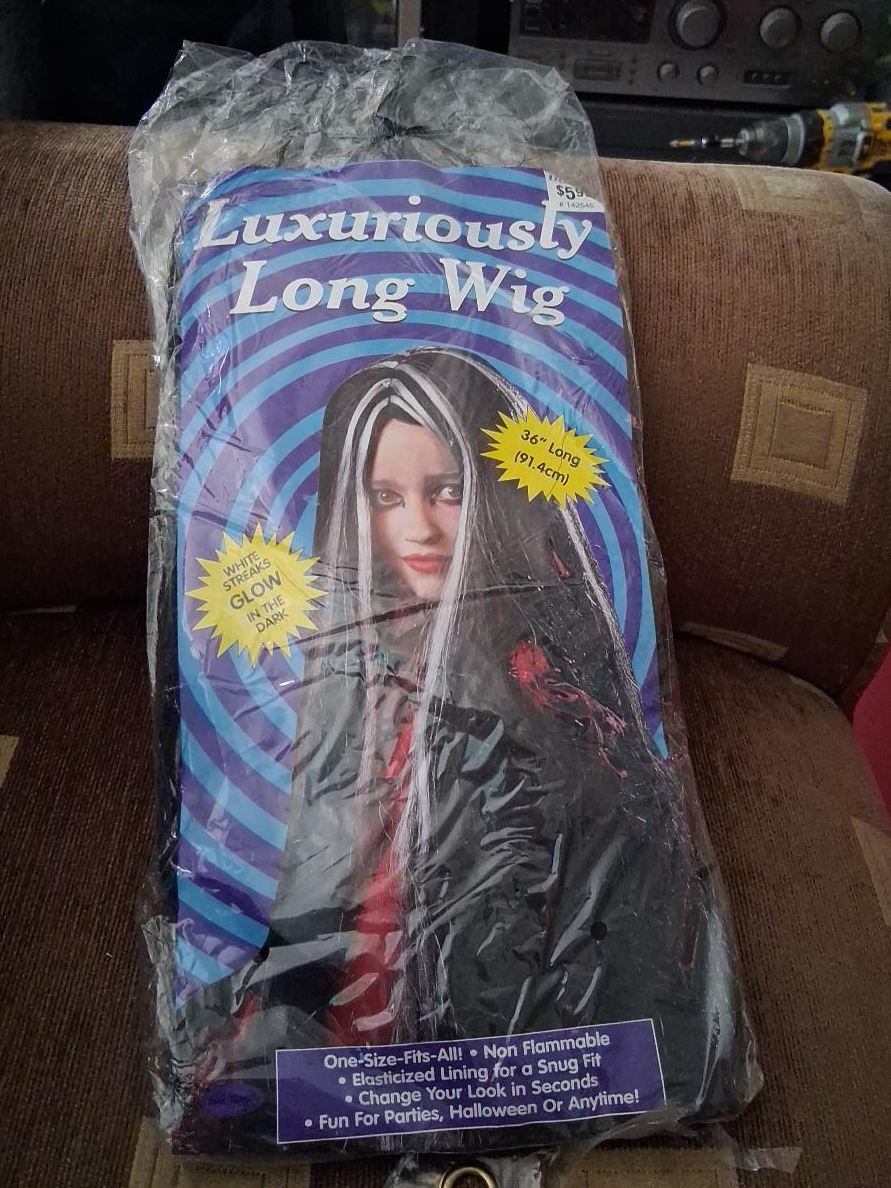 Luxuriously Long Wig 36" thumbnail