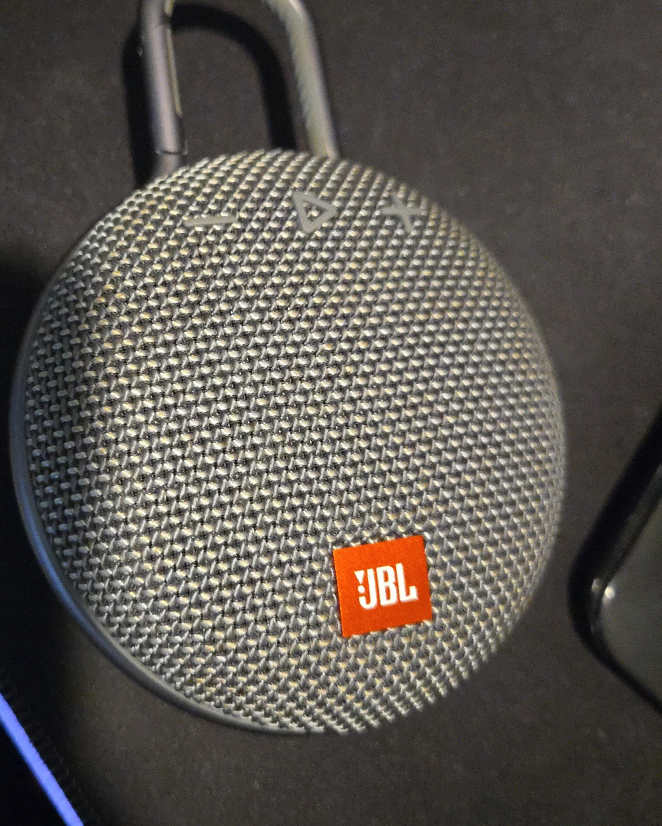 JBL Clip 3 Portable Bluetooth Speaker thumbnail
