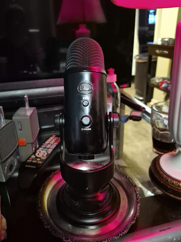 Blue Yeti USB Microphone - Blackout Edition thumbnail