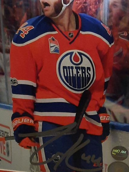 Edmonton Oilers Hockey franed autographed picture thumbnail