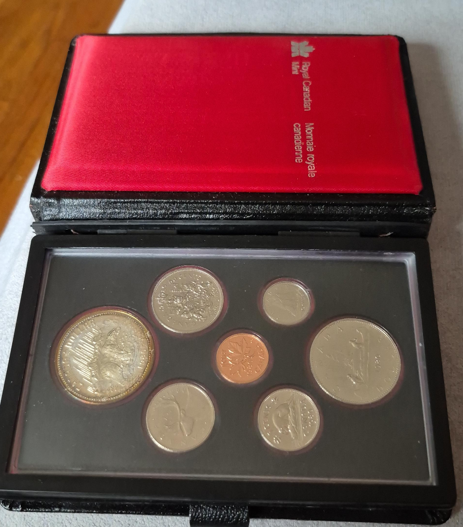 Royal Canadian Mint Coin Set thumbnail