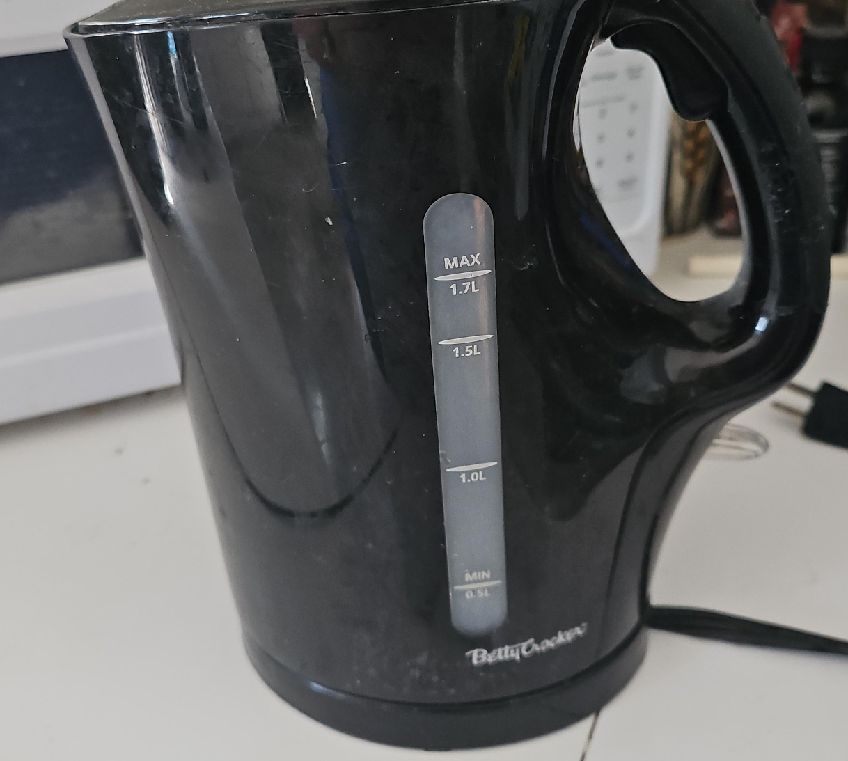 Betty Crocker Black Electric Kettle - 1.7L image indicator(1)