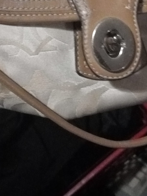 Coach Wristlet image indicator(1)