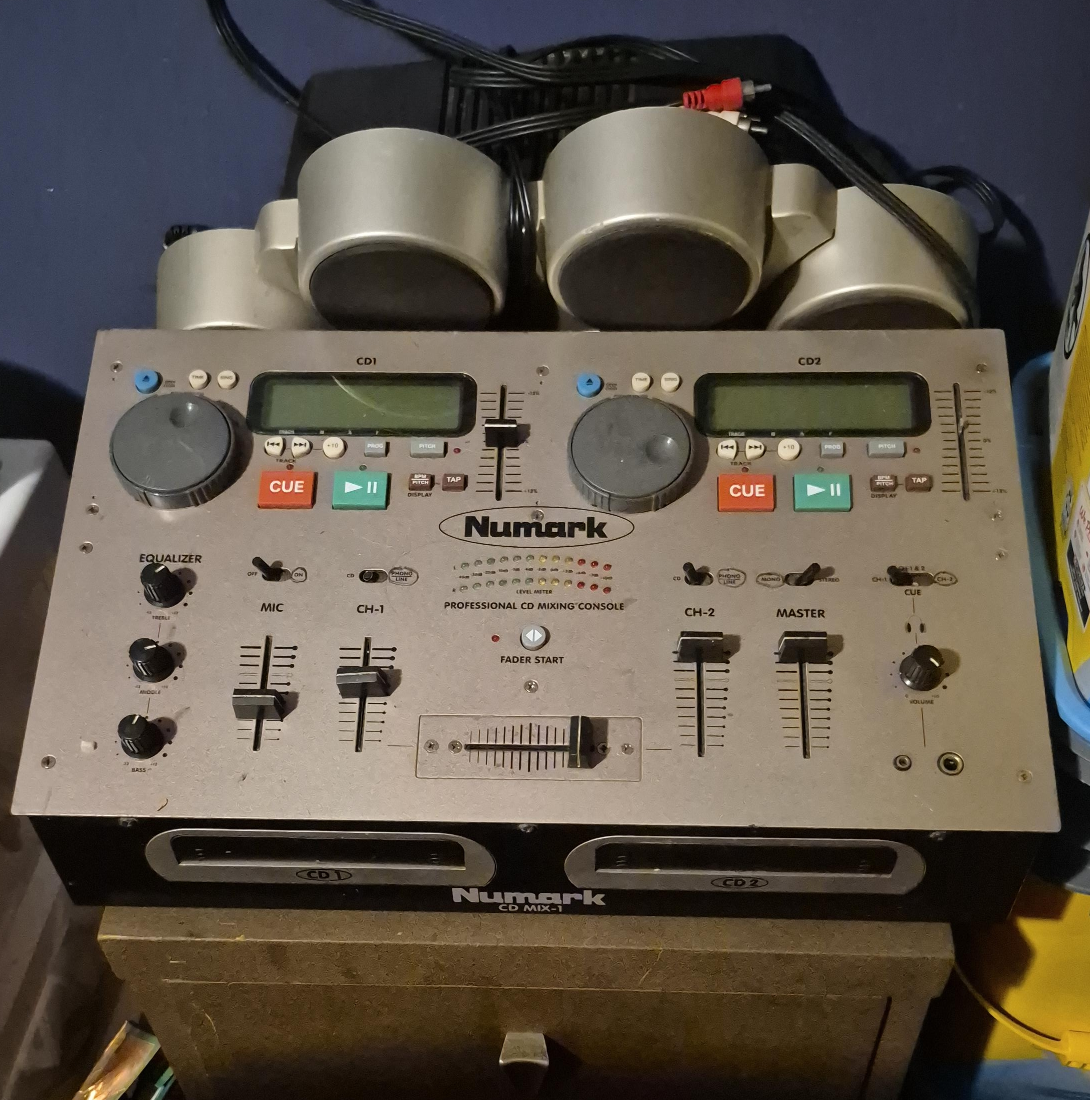 Numark CD MIX-1 Professional CD Mixing Console thumbnail