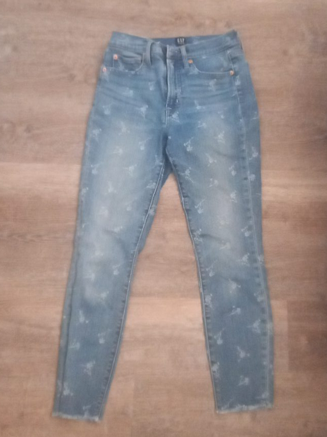 Gap High Rise Jeans - Size 26 image indicator(1)